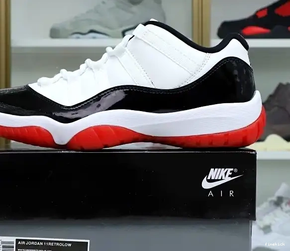 JORDAN 11 LOW AIR WHITE BRED 0505